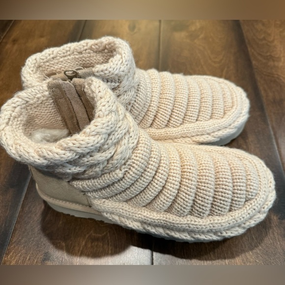 UGG Classic Mini Chunky Knit Boots NWOT - Picture 11 of 16